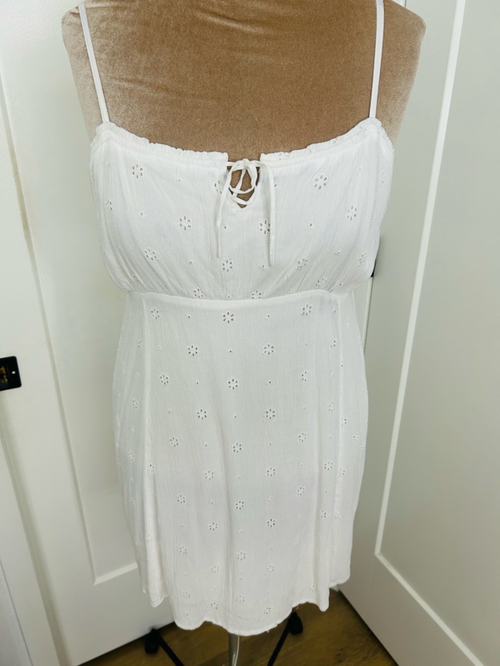 O’NEILL KALINE EYELET DRESS |Size Large - Picture 2 of 9